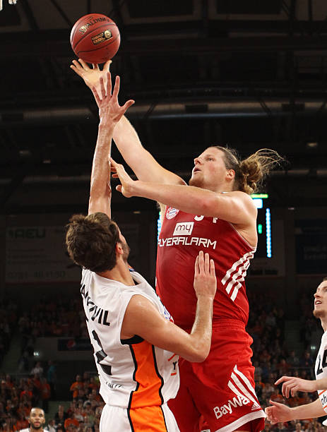 显得格外讽 显得格外讽