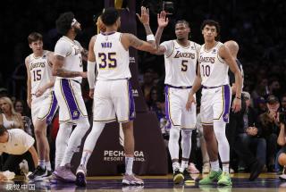 [英超]客场大胜热刺 利物浦稳居榜首.