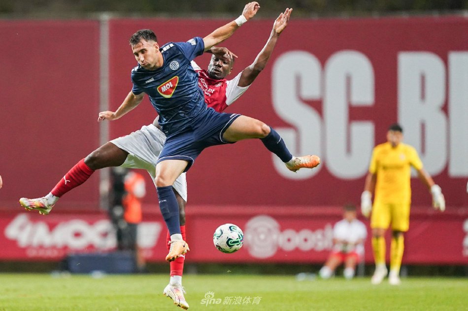 韩国U主帅:来中国参加过很多比赛,裁判偏哨让我压力很大.