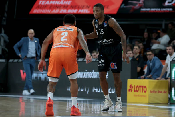 詹姆斯准三双浓眉30+13 格林33分客场不敌火箭.