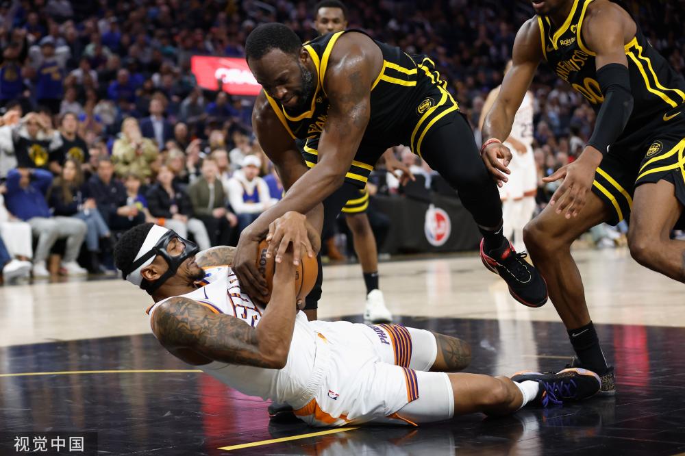 不在状态!维金斯8中2仅拿7分5板4助1帽 关键时刻遭弃用(维金斯低迷:8投2中仅7分5板4助1帽,关键时刻被摁板凳)