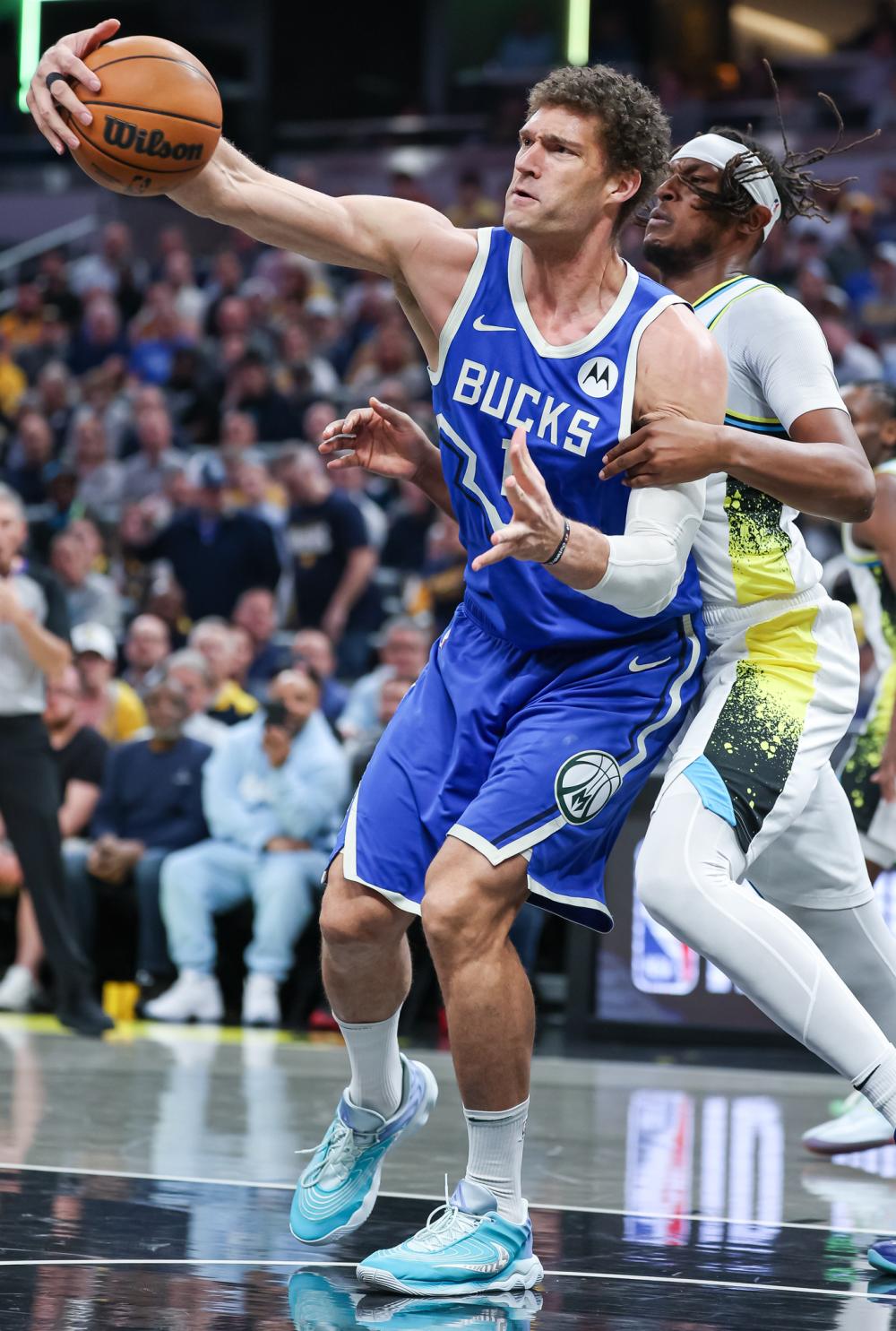 6场比赛狂砍230分!爱德华兹近6场场均命中5记三分